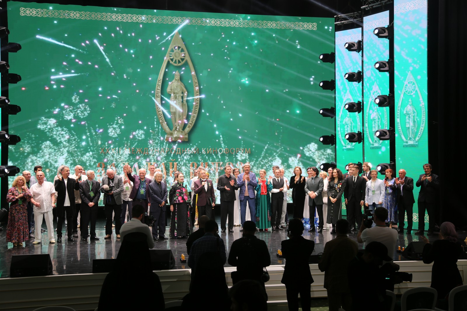 Во Дворце торжеств Д.Омаева состоялось открытие Международного кинофестиваля “Золотой витязь”