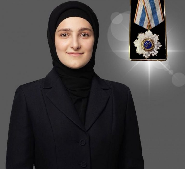 Айшат Кадырова награждена Орденом Дружбы